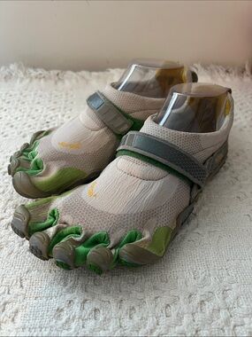 Vibram five finger shoes women’s size 40